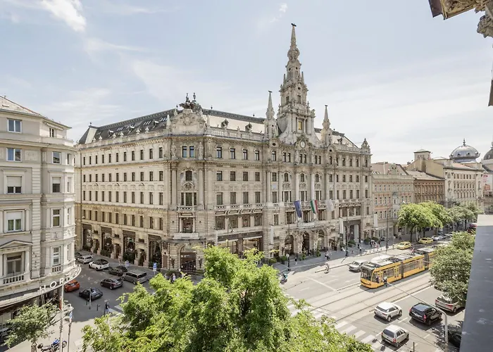 Casadeco Budapest Apt-Stunning New York Cafe View