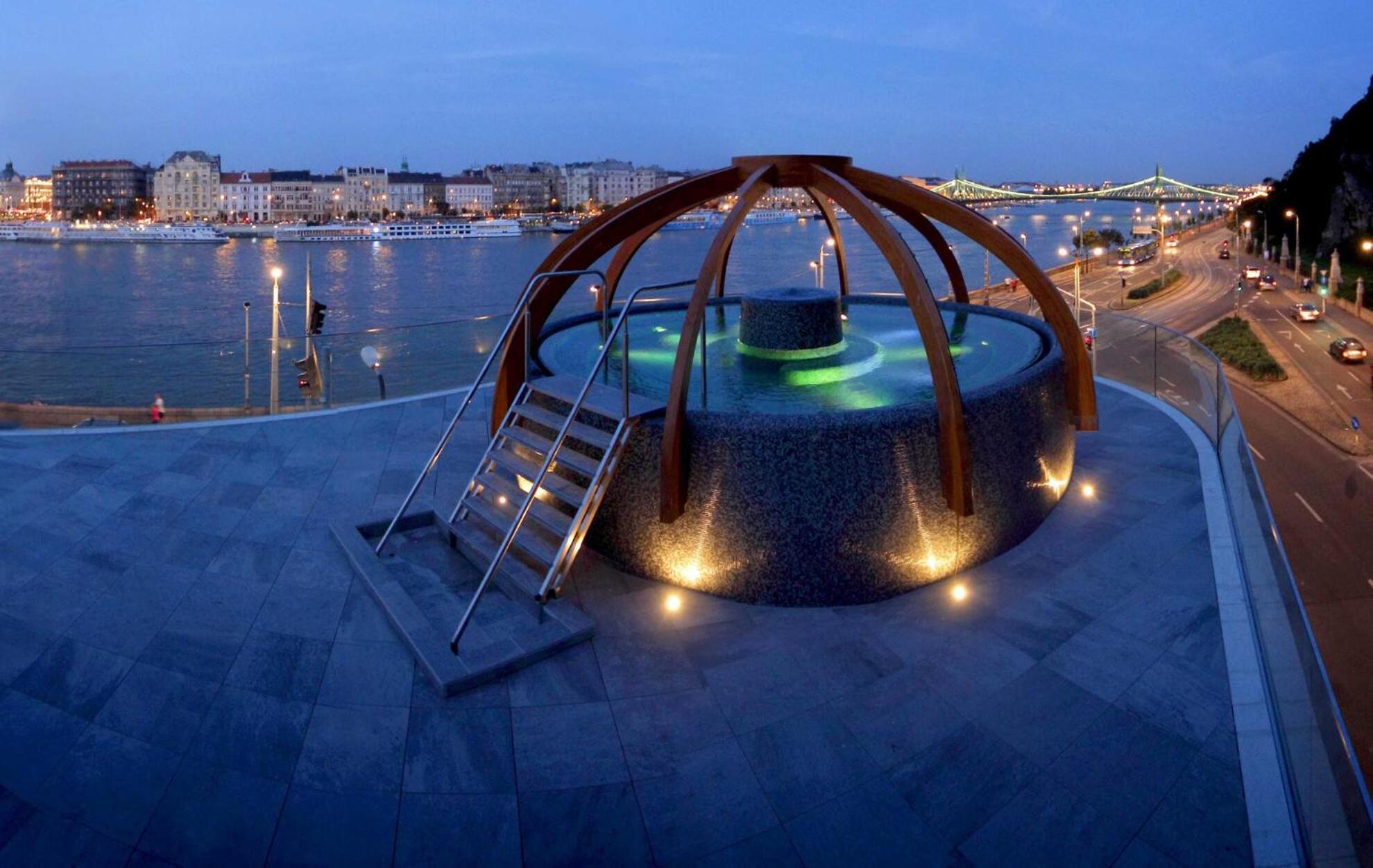 Casadeco Apt-stunning New York Cafe View Budapest